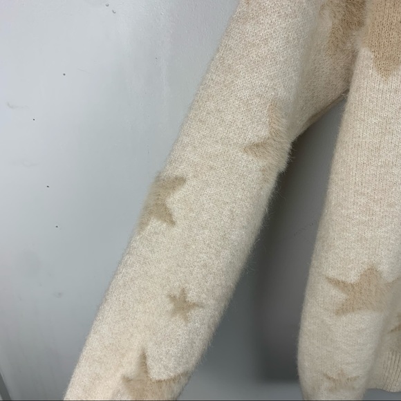 AndTheWhy Beige Cream Fuzzy Knit Star Print Sweater - Picture 2 of 6